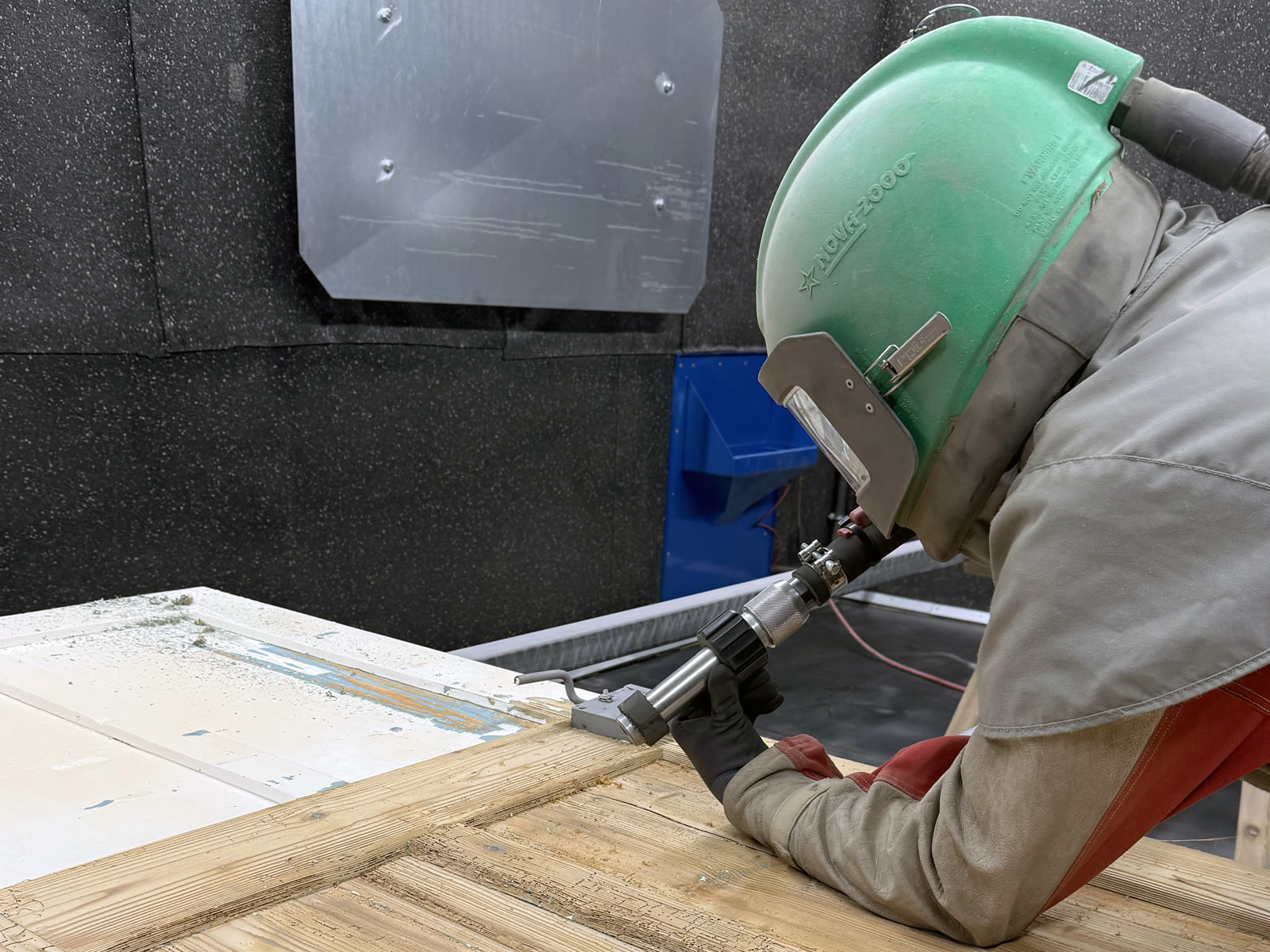 Sandstrahlen lackierte Holztüren